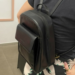 Mochila couro preta Smart Bag #2471 - Up Brechó Boutique - Renove Charme e Grife