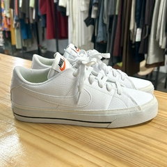 Tênis branco casual NIKE #2828 - Up Brechó Boutique - Renove Charme e Grife