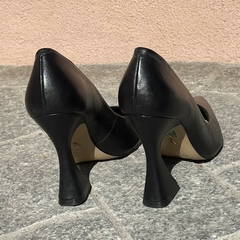 Scarpin preto Arezzo #2060 - Up Brechó Boutique - Renove Charme e Grife