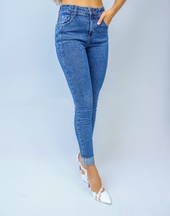 calça Jeans Recorte Diagonal
