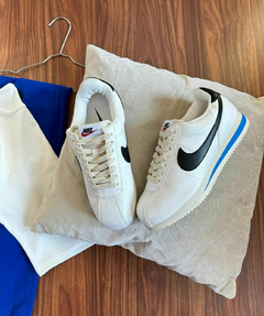 Tênis Nike Cortez na internet