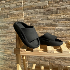 Chinelo Nuvem Preto Liso - comprar online