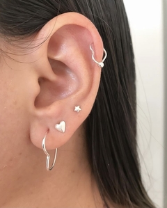 Piercing de furo de coração com bolinha na prata 925. - comprar online