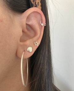 Piercing de furo com pontinho de luz na prata 925. na internet