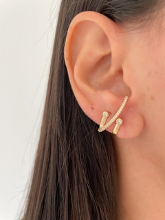 Brinco estilo earcuff 3 fios na semijoias.