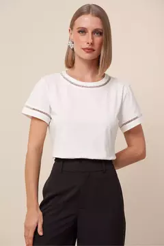 BLUSA MALHA DETALHE GOLA E MANGA - Pri.closet