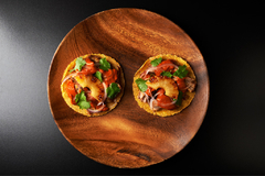 Tacos al Pastor: Carne de Cerdo adobada + Tortilla de Maíz + Salsas + Toppings (para 6 tacos) - comprar online