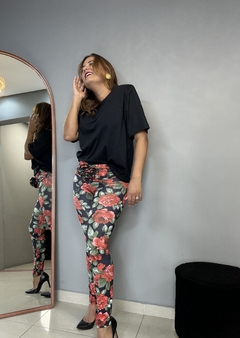 Calça legging floral na internet