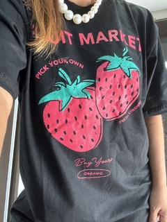 T-shirt fruit morango preta - comprar online