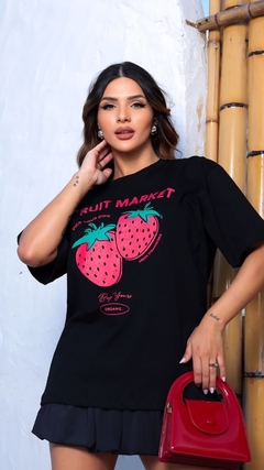 T-shirt fruit morango preta na internet