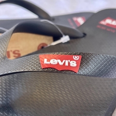 Chinelo Preto NOVO - Levi’s - comprar online