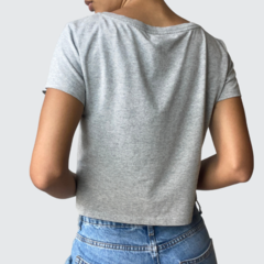 Tee Cropped Cinza NOVA - Guess na internet