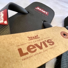 Chinelo Preto NOVO - Levi’s na internet