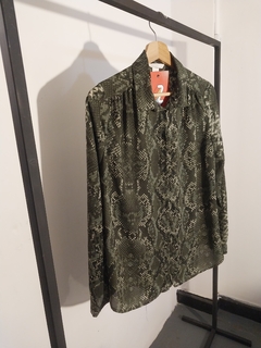 CAMISA VERDE ANIMAL PRINT H&M 8