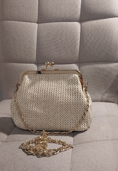 CARTERA BEIGE CON DORADO