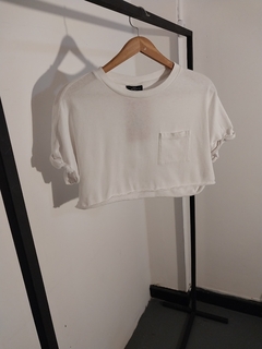 REMERA BLANCA CROP TOP SHOP 40