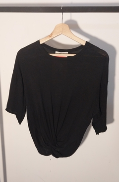 REMERA NEGRA NUDO ZARA S