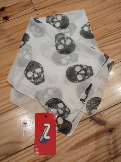 PASHMINA BLANCA CALAVERAS H&M