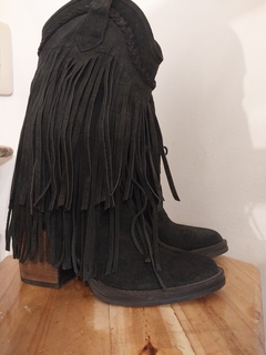 BOTAS NEGRAS FLECOS SARKANY - comprar online