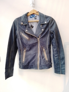 CAMPERA CUERO AZUL