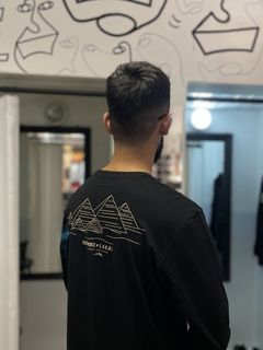 Camiseta Manga Longa Lakai Theories Pyramid Preto - 518165 - comprar online