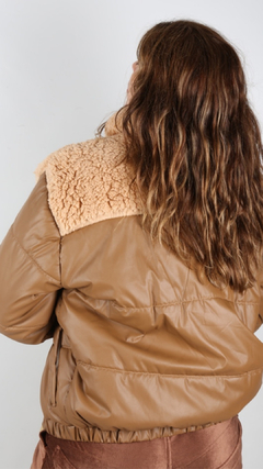 Campera Puffer de Cuero Ecológico marrón con detalles - comprar online