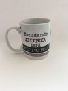 Caneca estudando duro terá futuro