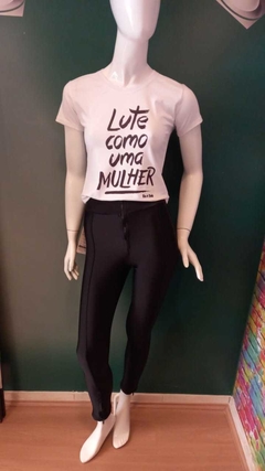 T Shirt Lute Como Uma Mulher - comprar online