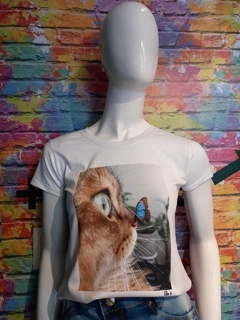 T-Shirt Gatinho e Borboleta