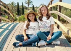 Camiseta Feminina Mãe igual a minha nem o google acha.