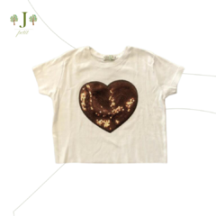 Camiseta Aplique Coração Marrom - comprar online