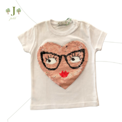 Camiseta Aplique Coração Oculos - comprar online
