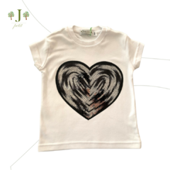 Camiseta Aplique Coração Preto