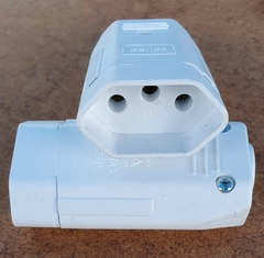 Plug Fêmea Tomada 2p+T 20a até 250v Branco - comprar online