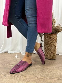 Mule reptil fucsia