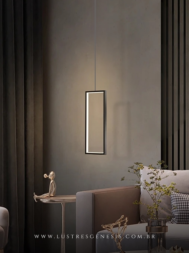 Pendente de LED preto da Linha Mirror, iluminando um ambiente moderno com sofá e mesa decorativa.