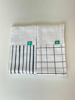 Kit 2 Paninhos de Boca em Gaze de Algodão Branca Estampas Grid Preto e Branco e Listras Preto e Branco