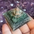 Orgonite Pirâmide Quartzo Verde e Esmeralda para Saúde on internet