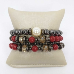 Mix de pulseiras com miçangas marsala e grafite