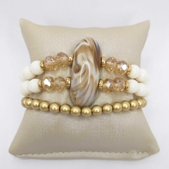 Mix pulseiras com miçangas branco e dourado