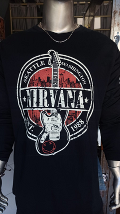 CAMISETA DE BANDA MANGA LONGA - NIRVANA na internet