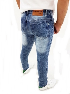 Calça Jeans Masculina Skinny Rasgada no Joelho com Elastano