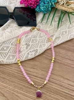 Chocker rosa com concha.