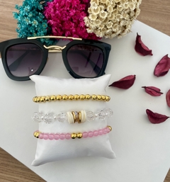 Kit de pulseiras rosa com cristal.