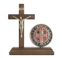 ADORNO BASE CRUCIFIXO MADEIRA E MEDALHA SÃO BENTO OURO VELHO 15CM ETK