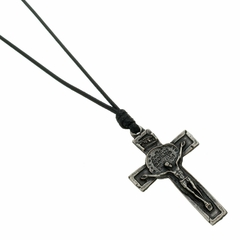 Cordão Crucifixo com Medalha Das Duas Cruzes - Couro Sintético PRETO na internet