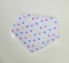 Babador bandana estampa coração