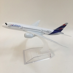 16cm Alloy Metal LATAM AIR TAM Airlines Boeing 787 B787 Airways Airplane Model Plane Model W Stand Aircraft Gift FREE SHIPPING na internet