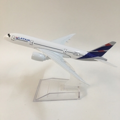 16cm Alloy Metal LATAM AIR TAM Airlines Boeing 787 B787 Airways Airplane Model Plane Model W Stand Aircraft Gift FREE SHIPPING na internet