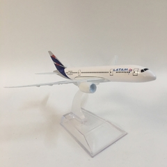 16cm Alloy Metal LATAM AIR TAM Airlines Boeing 787 B787 Airways Airplane Model Plane Model W Stand Aircraft Gift FREE SHIPPING - Weliton Gouveia Carvalho